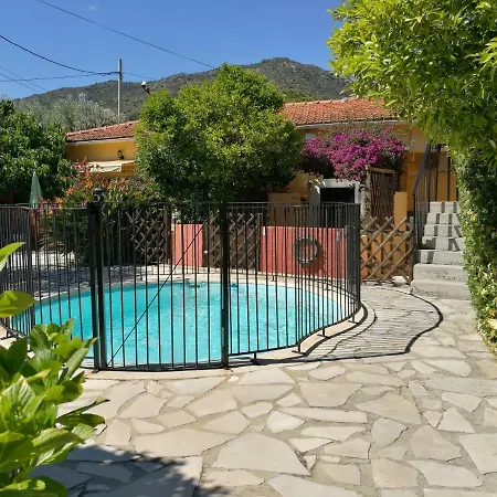 펜션 Le Clos Fleuri 르 라방두