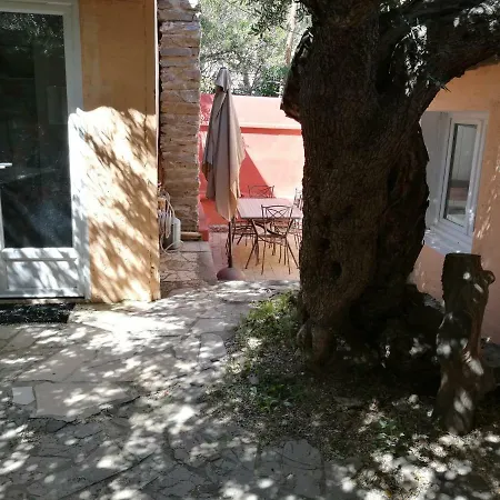 Holiday home Le Clos Fleuri